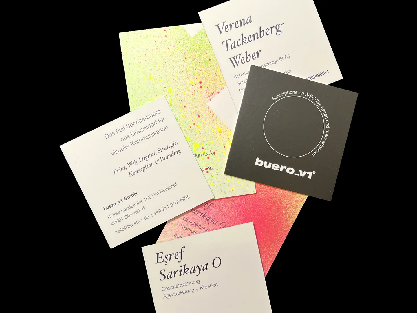 Kreative Visitenkarten und professionelles Briefpapier, gestaltet von der Werbeagentur buero_v1 in Düsseldorf